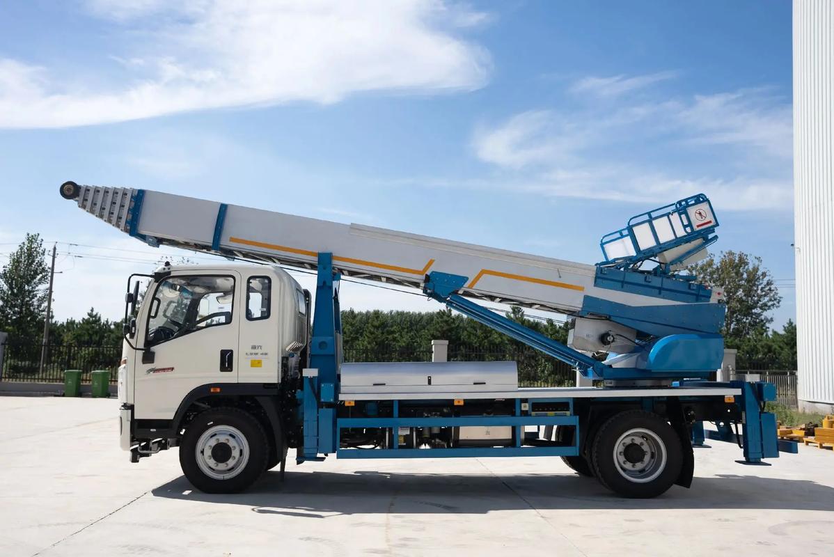 安吉县云梯上料车租赁费用